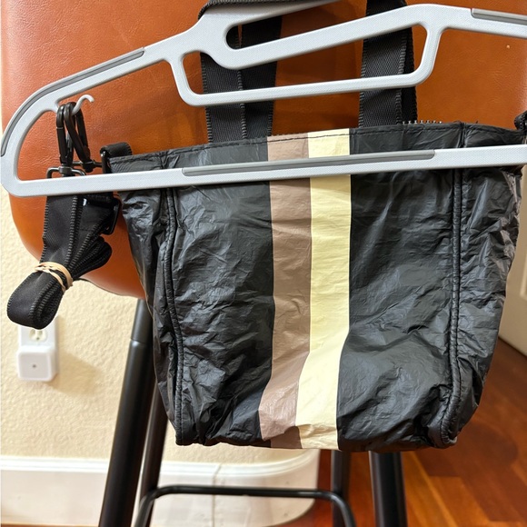 EUC Aloha Collection Zip Top Cross Body Bag - Picture 6 of 6